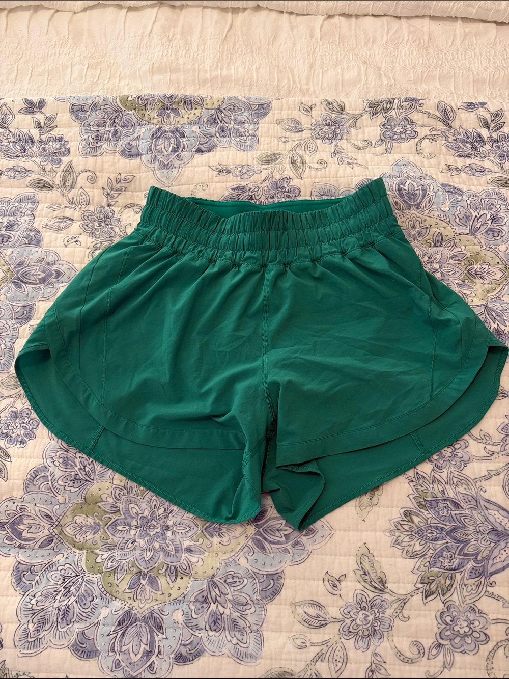 Lululemon tracker shorts